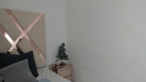 Emma Castillo online show from 12/15/25, 10:47