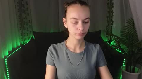 emma_chaser online show from 12/17/25, 01:33