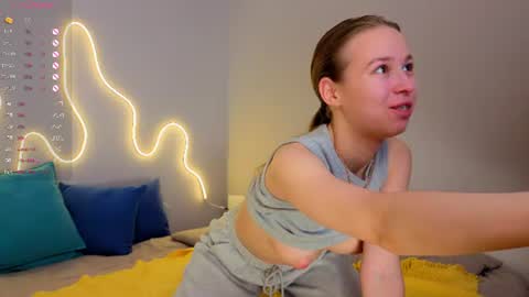 Snapshot of emma_clon chatting on 06/11/26, 01:16 Emma online show from 06/11/26, 01:16
