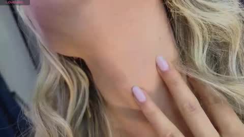 emma coronel online show from 10/19/25, 11:27