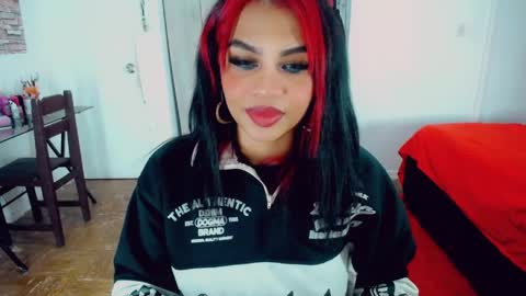 Snapshot of emma_diva chatting on 06/10/26, 01:50 emma online show from 06/10/26, 01:50