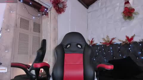 emma_dl2 online show from 12/15/25, 05:28