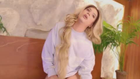 Snapshot of emma_dragon chatting on 03/31/26, 05:08 emma_dragon online show from 03/31/26, 05:08