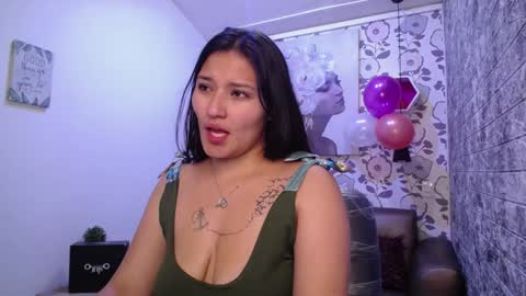 Snapshot of emma_garciaa_ chatting on 02/07/25, 09:47 emma online show from 02/07/25, 09:47
