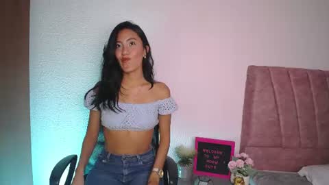 Snapshot of emma_glowof chatting on 08/08/26, 11:28 Emma Glow online show from 08/08/26, 11:28