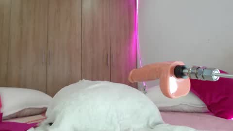 Emma Glutton online show from 11/27/25, 03:47