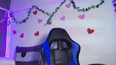 Snapshot of emma_honey__ chatting on 11/21/25, 03:05 Emma Miel online show from 11/21/25, 03:05