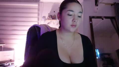 emma_johnson_ online show from 12/11/24, 05:00