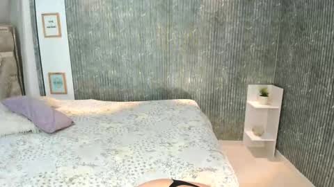 emma_johnsson1 online show from 12/15/25, 05:44