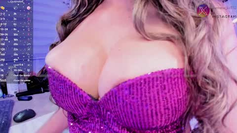 Snapshot of emma_kell chatting on 02/07/25, 11:24 Emma online show from 02/07/25, 11:24