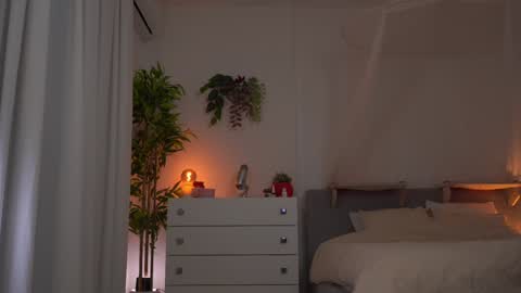 Snapshot of emma_land chatting on 12/06/24, 09:02 online show from 12/06/24, 09:02