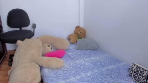 whises lits        online show from 09/27/25, 12:21