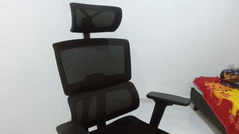 Snapshot of emma_lu26 chatting on 01/03/25, 01:36 emma_lu26 online show from 01/03/25, 01:36