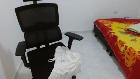 Snapshot of emma_lu26 chatting on 01/05/25, 08:42 emma_lu26 online show from 01/05/25, 08:42