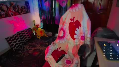 Snapshot of emma_luna059 chatting on 05/12/26, 07:11 LUNA online show from 05/12/26, 07:11