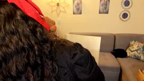 Snapshot of emma_luxy chatting on 02/22/25, 10:42 emma luxy online show from 02/22/25, 10:42