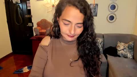 Snapshot of emma_luxy chatting on 03/04/25, 10:27 emma luxy online show from 03/04/25, 10:27