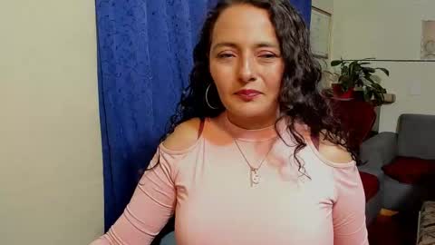 Snapshot of emma_luxy chatting on 09/28/25, 12:16 emma luxy online show from 09/28/25, 12:16