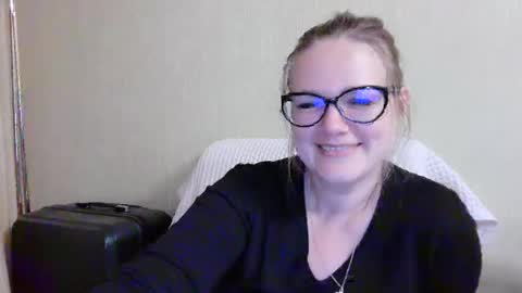 Snapshot of emma_misty_ chatting on 09/25/25, 06:00 emma_misty_ online show from 09/25/25, 06:00