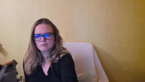 Snapshot of emma_misty_ chatting on 10/06/25, 03:42 emma_misty_ online show from 10/06/25, 03:42
