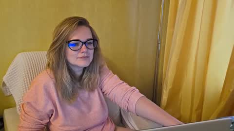 Snapshot of emma_misty_ chatting on 10/13/25, 02:06 emma_misty_ online show from 10/13/25, 02:06
