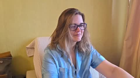 Snapshot of emma_misty_ chatting on 10/14/25, 06:14 emma_misty_ online show from 10/14/25, 06:14