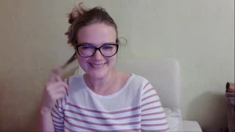 Snapshot of emma_misty_ chatting on 10/16/25, 05:47 emma_misty_ online show from 10/16/25, 05:47