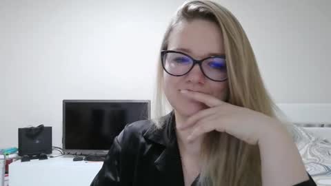 Snapshot of emma_misty_ chatting on 02/20/26, 08:09 emma_misty_ online show from 02/20/26, 08:09