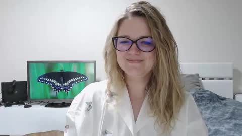 Snapshot of emma_misty_ chatting on 02/23/26, 05:43 emma_misty_ online show from 02/23/26, 05:43