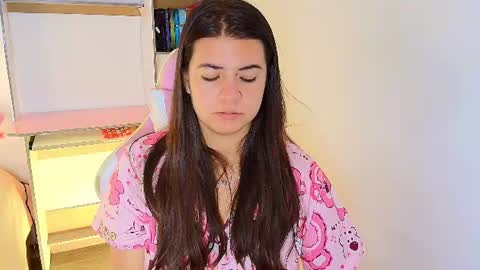 Snapshot of emma_naa chatting on 07/15/26, 11:04 Emma online show from 07/15/26, 11:04