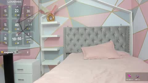 Snapshot of emma_petite4u chatting on 02/09/25, 10:09 Emma online show from 02/09/25, 10:09