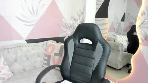 Snapshot of emma_petite4u chatting on 03/12/25, 07:38 Emma online show from 03/12/25, 07:38