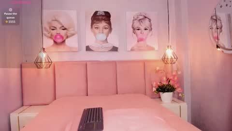 Snapshot of emma_petite4u chatting on 09/12/25, 02:44 Emma online show from 09/12/25, 02:44