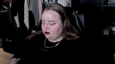 Emma Razumovskaya online show from 11/19/25, 10:54