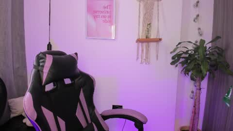 Snapshot of emma_rinaldi_ chatting on 06/17/26, 04:41 Emma online show from 06/17/26, 04:41