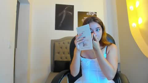 Snapshot of emma_rousz chatting on 09/18/25, 03:30 emma online show from 09/18/25, 03:30