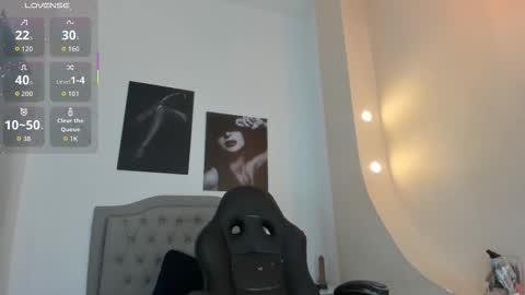 Snapshot of emma_rousz chatting on 10/10/25, 03:27 emma online show from 10/10/25, 03:27