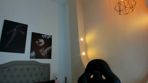Snapshot of emma_rousz chatting on 10/13/25, 05:07 emma online show from 10/13/25, 05:07