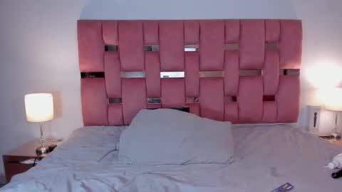 emma_saenz01 online show from 12/21/24, 12:20