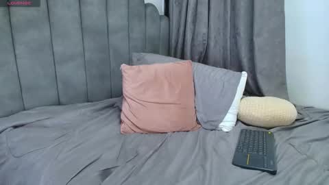 emma_saenz01 online show from 05/14/26, 11:44