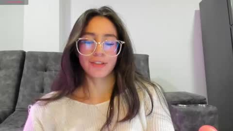Snapshot of emma_sandovaal chatting on 05/18/26, 04:07 Emma online show from 05/18/26, 04:07