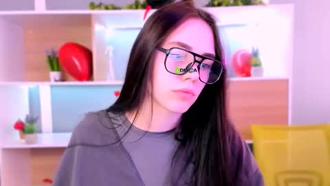 Snapshot of emma_swee chatting on 02/20/26, 06:10 emma_swee online show from 02/20/26, 06:10