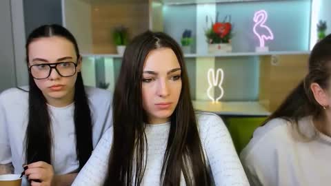 Snapshot of emma_swee chatting on 02/26/26, 06:45 emma_swee online show from 02/26/26, 06:45