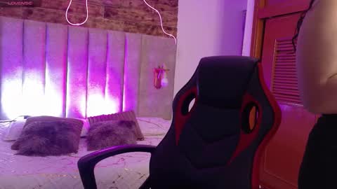 emma_visconti online show from 10/17/25, 12:30