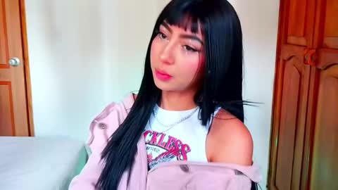 Emma web online show from 11/01/25, 04:20