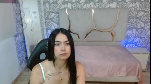 emmaa_tay1 online show from 04/20/26, 11:57