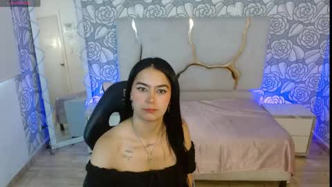 emmaa_tay1 online show from 04/21/26, 12:00