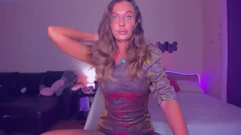 Snapshot of emmaabramson chatting on 09/16/25, 12:06 Emma online show from 09/16/25, 12:06
