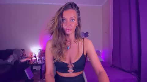 Snapshot of emmaabramson chatting on 10/05/25, 12:47 Emma online show from 10/05/25, 12:47