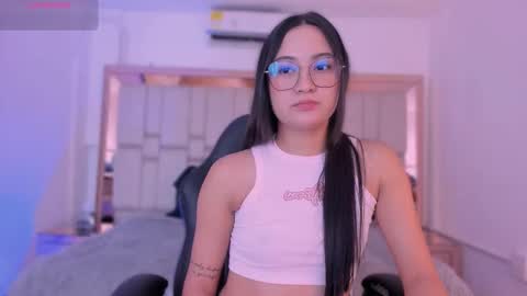 Snapshot of emmabeel chatting on 11/04/25, 11:31 Emma online show from 11/04/25, 11:31